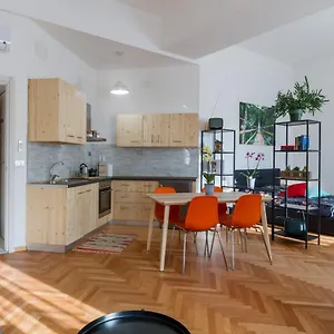https://casa-mazzini-1.hotelinveneto.com